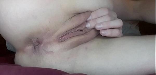  Amateur model Tracy Naghavi masturbates with lelo vibrator close up video.